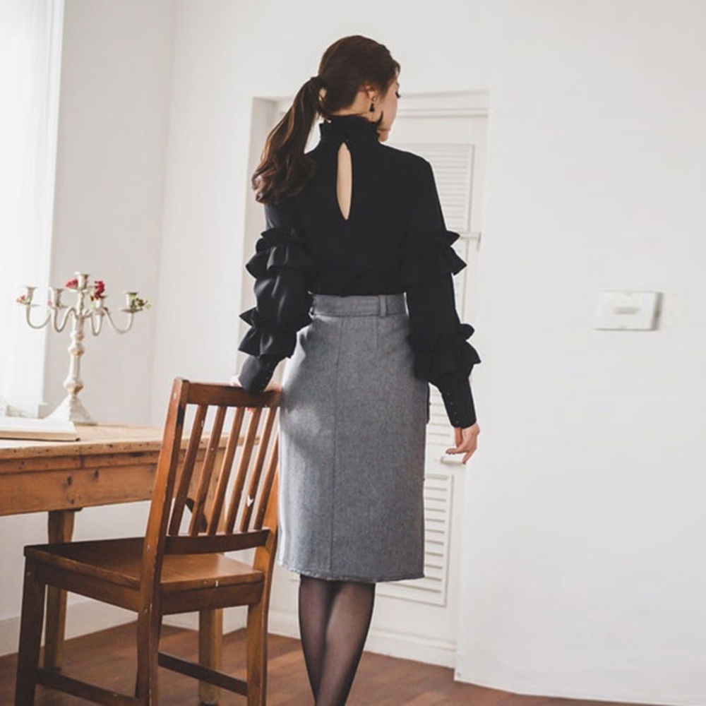 ✨HP✨ High collar ruffles sleeve blouse - Picture 3 of 6